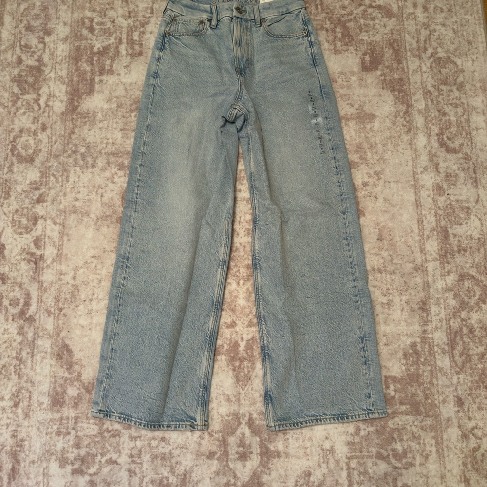 American Eagle Light Blue Jeans